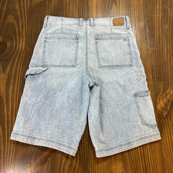 AMERICAN EAGLE Baggy Bermuda Womens 10 Light Wash Denim Cargo Shorts - Picture 3 of 11